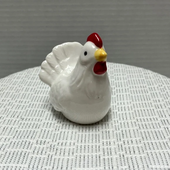 Chicken Salt and Pepper Shakers - Picture 7 of 9